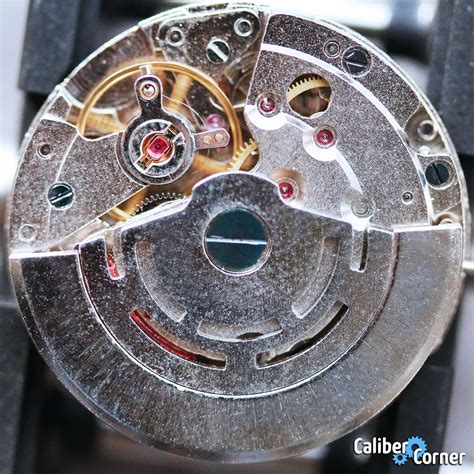 2813 caliber movement.